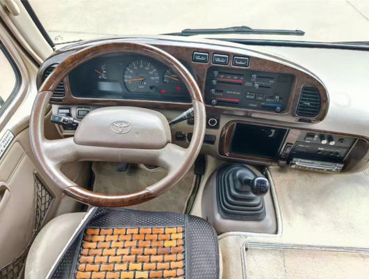 ২৩টি আসন ব্যবহৃত হয়েছে, সিলিং যুক্ত জানালা সহ বাস, ম্যানুয়াল ট্রান্সমিশন