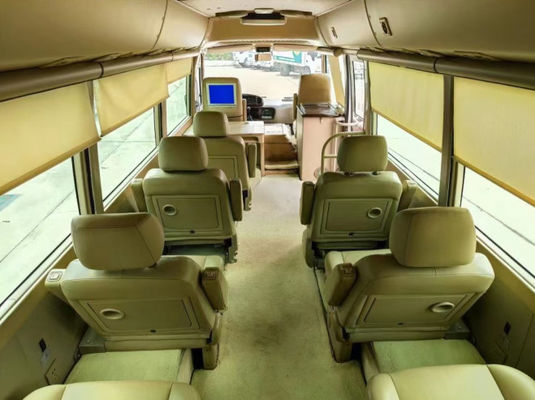 ২৩টি আসন ব্যবহৃত হয়েছে, সিলিং যুক্ত জানালা সহ বাস, ম্যানুয়াল ট্রান্সমিশন