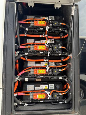 একটি পুরাতন ১০-মিটার ৩৬ আসনের শেনলং বাস